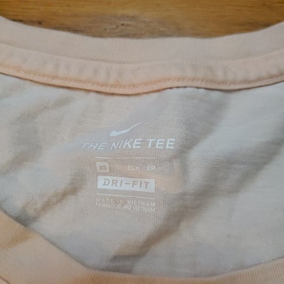 Nike Dri-Fit T Shirt Women XS Pink Graphic Tee Activewear CQ0258-664 - Picture 4 of 4